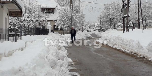 Πολύ χιόνι στον Ελικώνα. 24 ώρες χωρίς ρεύμα η Αρβανίτσα. Εντυπωσιακές εικόνες (video-photo)