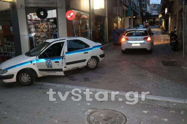 Έπεσαν σοφάδες στο κέντρο της Λαμίας. Περαστικός και αστυνομία έδωσαν λύση. (φώτο και video)