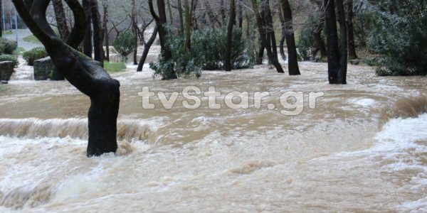 Στα όρια υπερχείλισης η Έρκυνα στη Λιβαδειά. Πλημμύρες στην Κωπαίδα. (video-photo)
