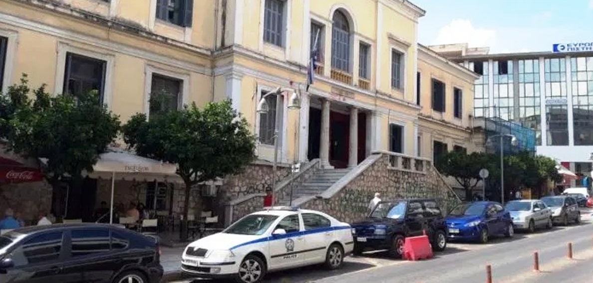 Θρίλερ με εγκατάλειψη παιδιού στα δικαστήρια Λαμίας – Τι δηλώνει ο δικηγόρος του πατέρα (video)