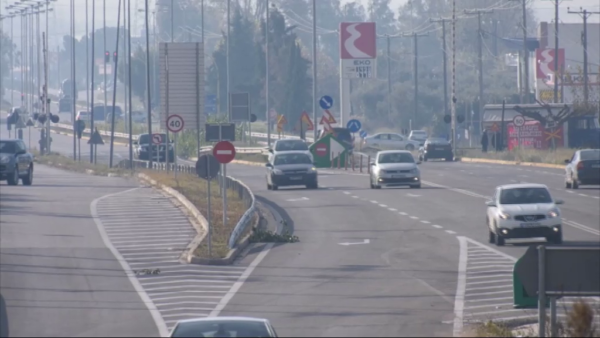 Αυξημένη η κίνηση στους αυτοκινητόδρομους – Με αίθριο καιρό o εορτασμός της 25ης, επιδείνωση από Τρίτη (video)