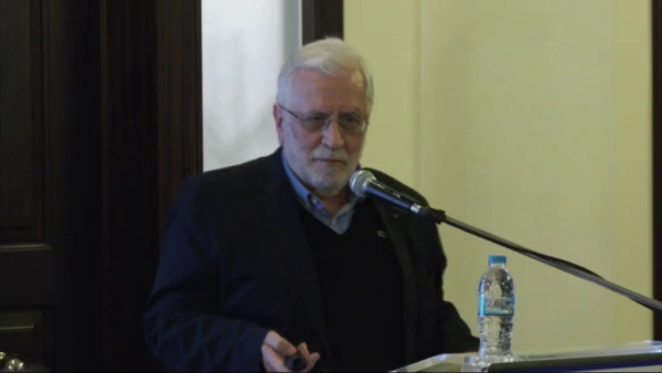 Λαμία: Πλήθος κόσμου στη διάλεξη του Στέφανου Τραχανά για τη ψευδοεπιστήμη (video)