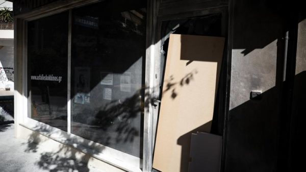 Έκρηξη από γκαζάκια στα γραφεία ασφαλιστικής στην Καισαριανή