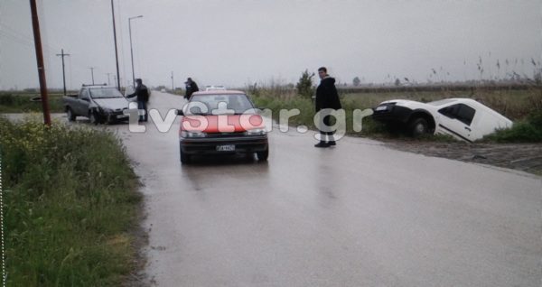 Αγροτικό όχημα στο ποτάμι μετά από τροχαίο. Ένας ελαφρά τραυματισμένος μετά από σύγκρουση δύο αγροτικών (video-photo)