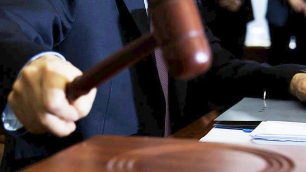 Κακουργηματικές κατηγορίες σε βάρος 115 προσώπων για επισφαλή δάνεια της ΝΔ και του ΠΑΣΟΚ