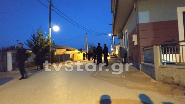 Τραυματίες, προσαγωγές και συλλήψεις το βράδυ της Κυριακής στην Ανθήλη.