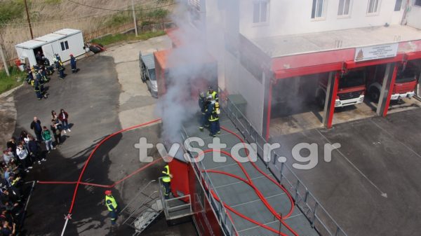 Εκπαίδευση πυροσβεστών σε εξομοιωτή. Εντυπωσιακές εικόνες από τη Λιβαδειά (video-photo)