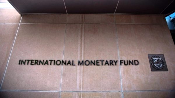 Πλεόνασμα 3,5% για όλη την περίοδο μέχρι και το 2022 «βλέπει» το ΔΝΤ