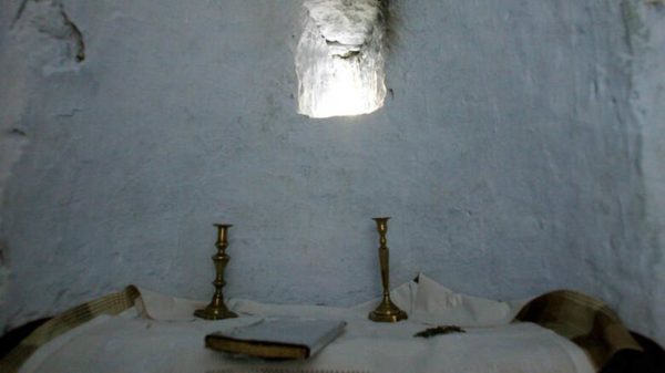 Φθιώτιδα: Έσκαψαν το Ιερό ναού για να βρουν λίρες