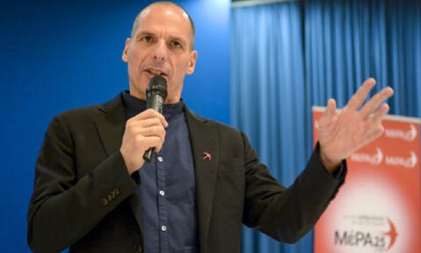 Περιοδεία του Γιάνη Βαρουφάκη στη Θήβα το Σάββατο 20 Απριλίου