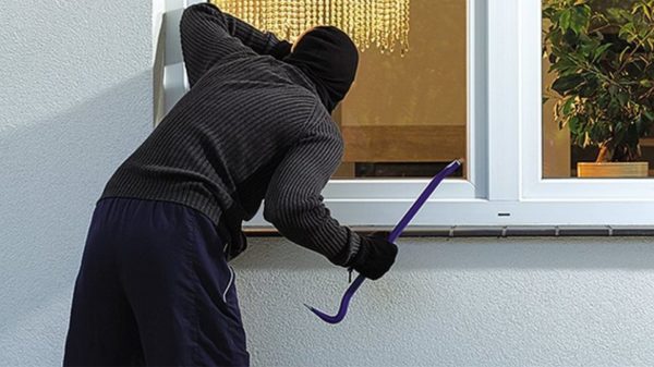 Άλλοι πήγαιναν στην Ανάσταση και άλλοι έκλεβαν