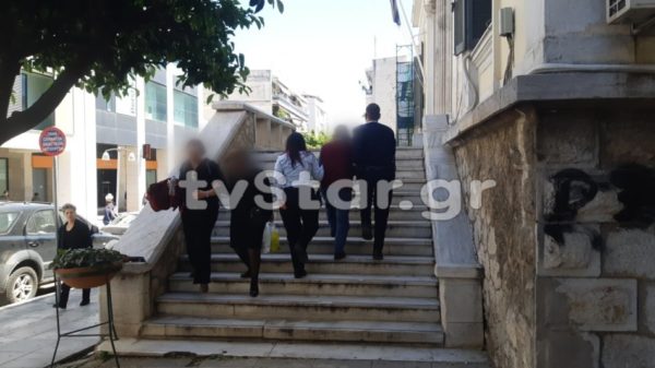 Συμβαίνει τώρα: Απολογείται ο 76χρονος για τον βιασμό 23χρονης ΑμΕΑ. (φώτο-video)