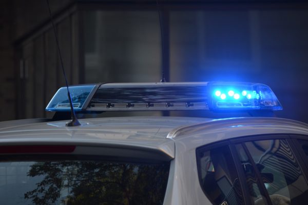 Παραβίασαν παράθυρο και μπήκαν στο κατάστημα