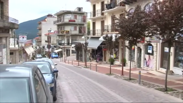 Προβληματισμένοι οι έμποροι στο Καρπενήσι με τη μηδενική αγοραστική κίνηση (video)