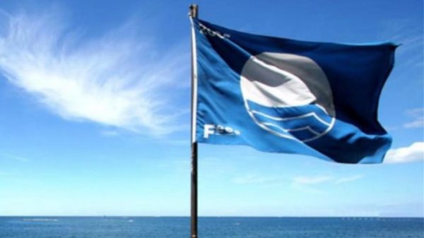 Γαλάζιες σημαίες 2019: Αυτές είναι οι πιο καθαρές παραλίες για φέτος στη Στερεά