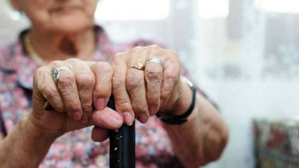 Πιστώνεται σήμερα η 13η σύνταξη στους τραπεζικούς λογαριασμούς των συνταξιούχων