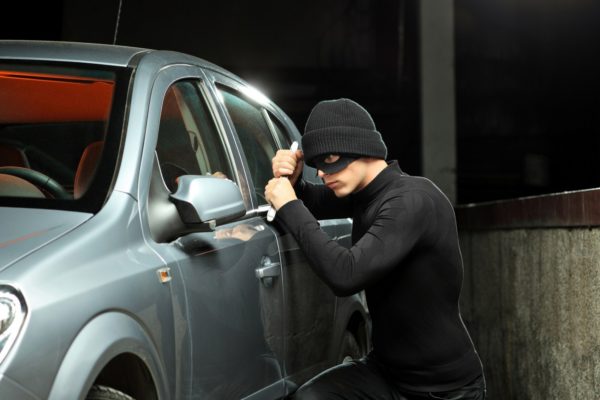 Τον έπιασαν επ’ αυτοφώρω να κλέβει αυτοκίνητο