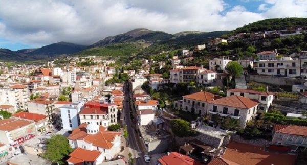 Ευρυτανία: Λεωφορείο με μαθητές εγκλωβίστηκε από χιονόπτωση πριν τον Προυσό (video)