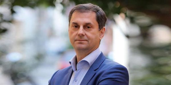 Παραβιάστηκε ο λογαριασμός στο Χ του υφυπουργού Εξωτερικών, Χάρη Θεοχάρη