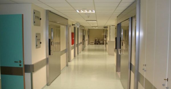 Πρόεδρος ΕΟΔΥ για Σαλμονέλα: «Δεν χρειάζεται πανικός – Αποφύγετε τα πουλερικά τις επόμενες ημέρες» (video)