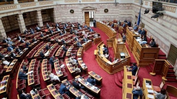 Κατατέθηκε στη Βουλή το ν/σ για τη στήριξη πληγέντων από τον «Ιανό» και την πανδημία