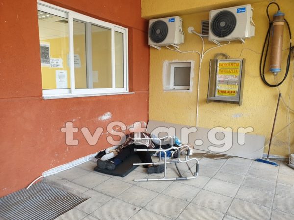 Αβοήθητος άστεγος στην Ιστιαία. Πεθαίνει σαν το σκυλί και ο κρατικός μηχανισμός ανύπαρκτος;