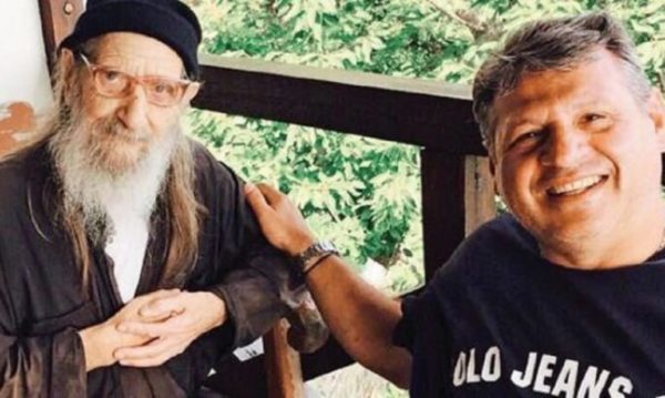 O γιατρός του Αγίου Όρους αποκαλύπτει τα μυστικά της υγείας των μοναχών σε έναν επιστήμονα της Στερεάς
