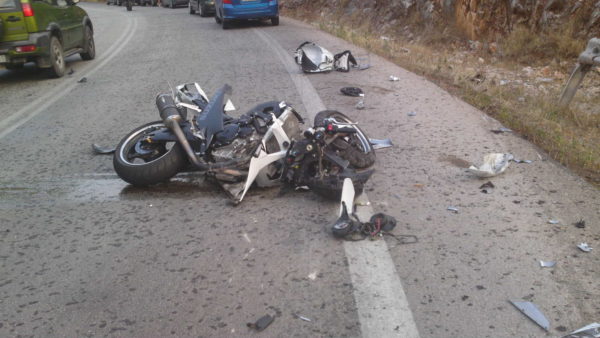 Νεκρός 51χρονος δικυκλιστής σε τροχαίο στην Εύβοια – Τραυματίστηκε 15χρονος