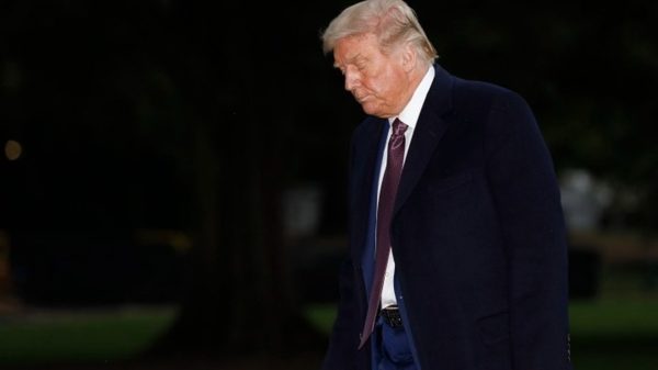 Ήπια συμπτώματα Covid-19 και «υψηλό ηθικό» ο Τραμπ – Αρνητικοί η Ιβάνκα Τραμπ, ο Τζάρεντ Κούσνερ και ο Μπάρον Τραμπ