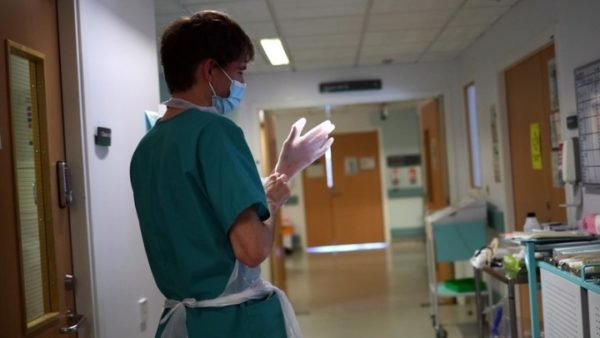 Ξεπερνούν τα 34,44 εκατ. τα κρούσματα Covid-19 σε όλο τον κόσμο