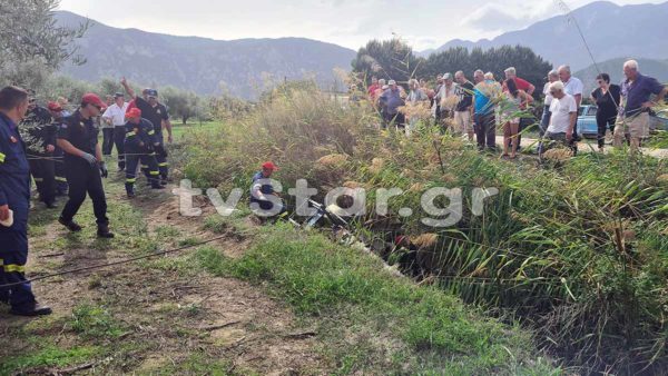 Λαμία: Τρακτέρ τούμπαρε σε σούδα. Εγκλωβίστηκε ο οδηγός. (φώτο video)