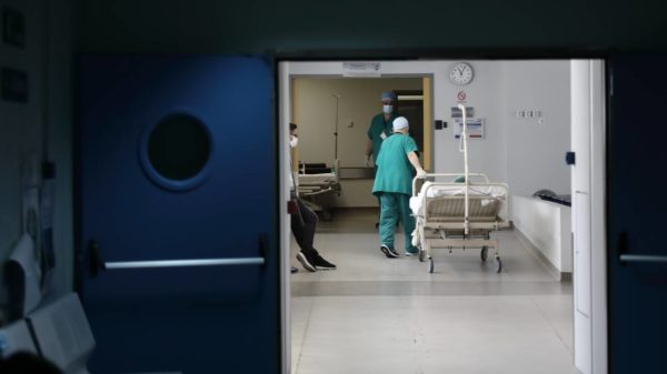 Κορωνοϊός: Τρεις νεκροί σε λίγες ώρες στην Ελλάδα