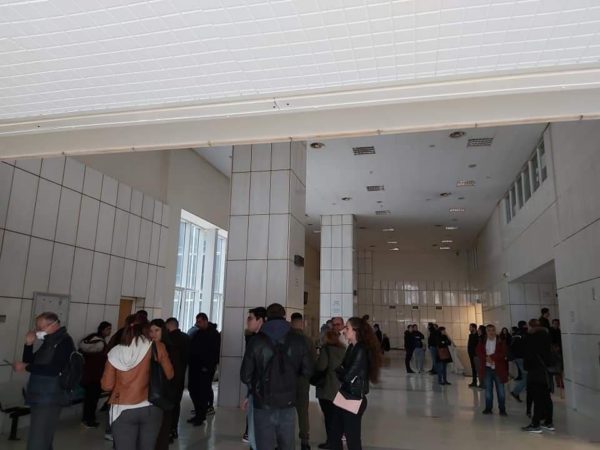 Κλειστή η κάθοδος της Αλεξάνδρας λόγω συγκέντρωσης έξω από το Εφετείο