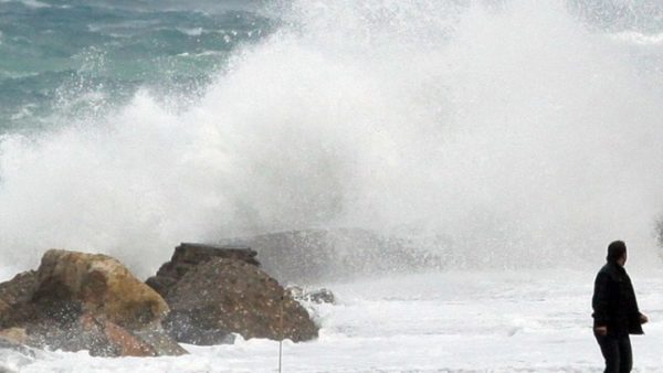 Ισχυρές καταιγίδες, πιθανές χαλαζοπτώσεις και θυελλώδεις νοτιάδες σήμερα στα δυτικά