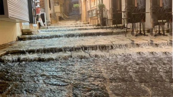 Καιρός: Επελαύνει η κακοκαιρία – Ισχυρές καταιγίδες στο Ιόνιο