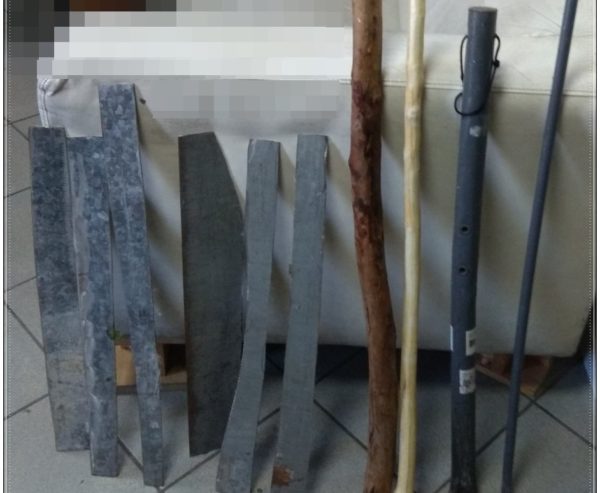 Αυτοσχέδια ρόπαλα και σπαθιά στο Κέντρο Προσφύγων της Ριτσώνας