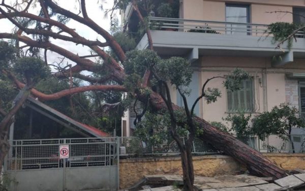 Τρεις τραυματίες από την πρωινή κακοκαιρία στο Νέο Ηράκλειο