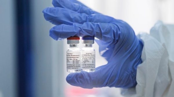 Η Μόσχα ενέκρινε το δεύτερο ρωσικό εμβόλιο κατά του κορονοϊού