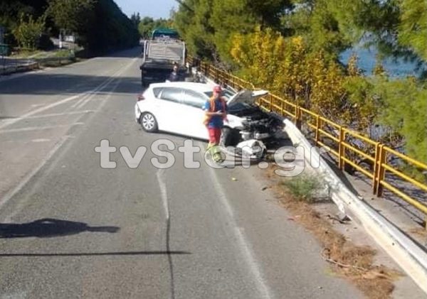 Φθιώτιδα: Σύγκρουση ΙΧ με λεωφορείο του ΚΤΕΛ στην είσοδο του Αγ. Κων/νου (φωτο)