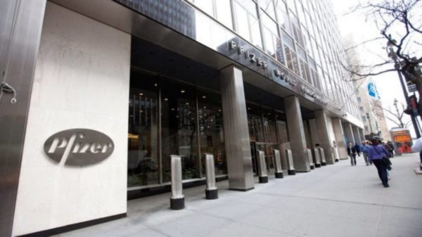 Κορωνοϊός: Η Pfizer θα ζητήσει έγκριση για το εμβόλιό της μέσα στον Νοέμβρη