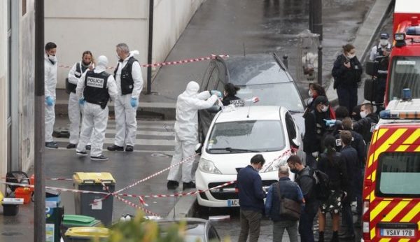 Γαλλία: Συγκλονίζει τη χώρα η δολοφονία του καθηγητή