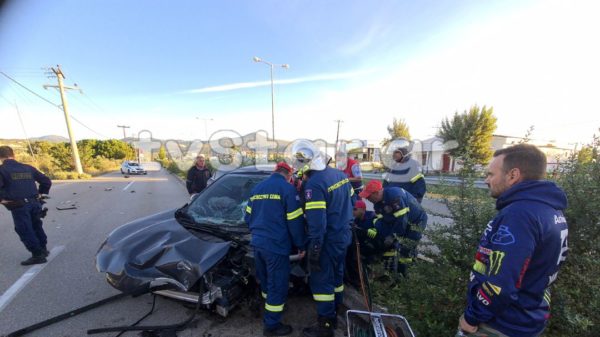 Σοβαρό τροχαίο με Μητροπολίτη  στη Λαμία. (φώτο και video)
