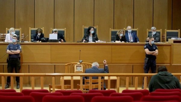 Δίκη Χρυσής Αυγής: Ελεύθεροι μέχρι τις εφέσεις οι καταδικασθέντες, πλην του Ρουπακιά, πρότεινε η εισαγγελέας