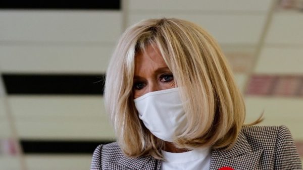 Κορονοϊός: Θετική στον ιό η Μπριζίτ Μακρόν – Σε 7ημερη καραντίνα η Πρώτη Κυρία της Γαλλίας