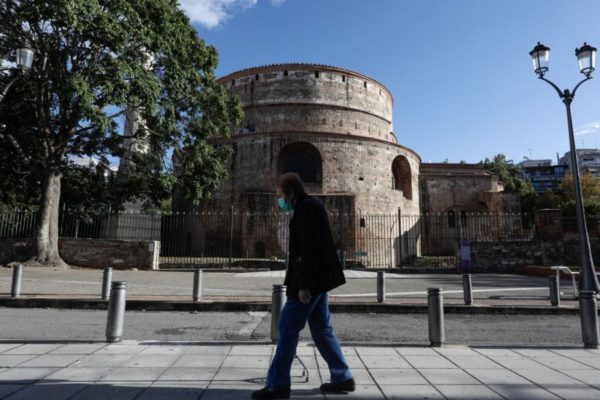 Κορονοϊός – Θεσσαλονίκη: Χωρίς νέα μέτρα η σύσκεψη Μητσοτάκη με Τζιτζικώστα – Στα 33 έτη ο μ.ο. ηλικίας των κρουσμάτων