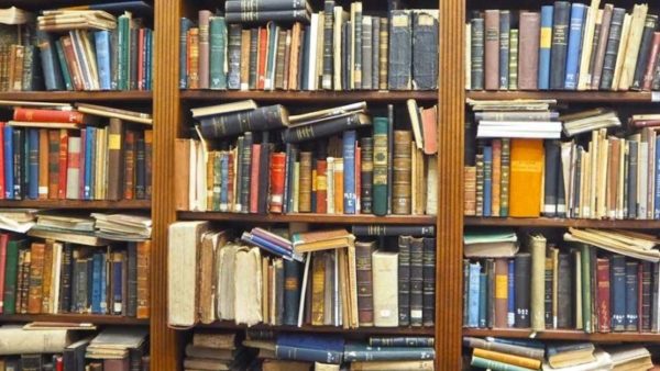 Εμπλουτίζει την Ευβοϊκή της Συλλογή η Δημόσια Βιβλιοθήκη