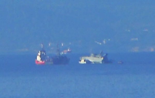 Πλοίο του Πολεμικού Ναυτικού συγκρούστηκε με εμπορικό έξω από τον Πειραιά και βυθίζεται!