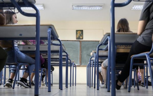 14χρονος κουβαλούσε όπλο στο δρόμο για το σχολείο. (video)
