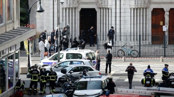 Τρομοκρατική επίθεση στη Νίκαια της Γαλλίας: Αποκεφαλίστηκε γυναίκα – Τρεις νεκροί