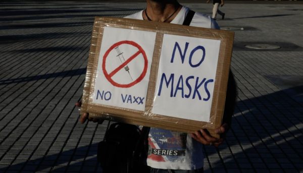 Πρωταθλητές οι Έλληνες στους αρνητές του κορονοϊού – Στη δεύτερη θέση μετά τη Νιγηρία
